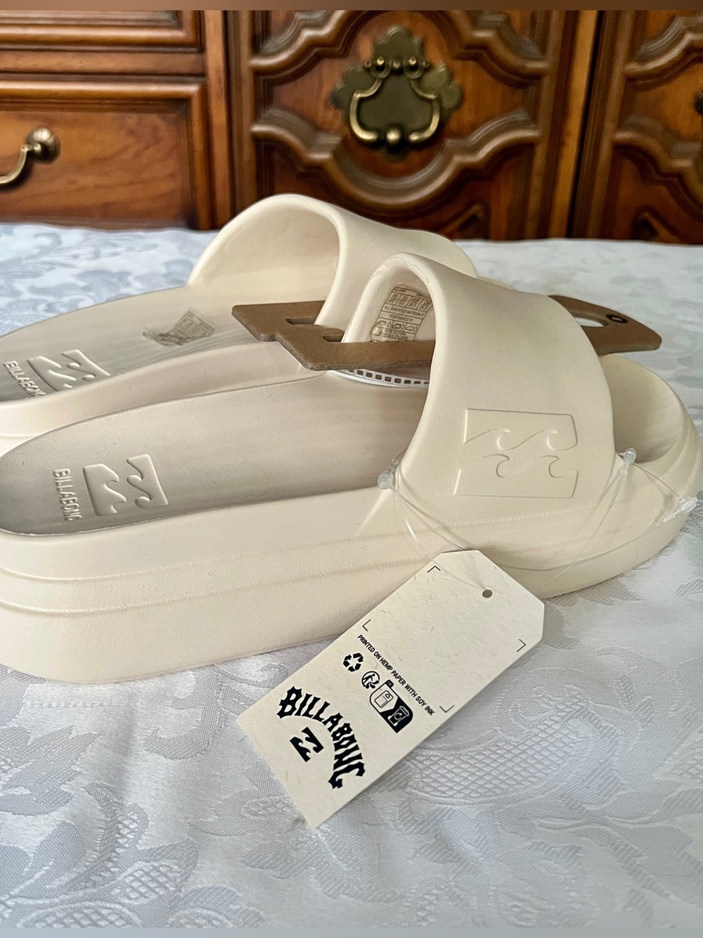 Billabong Ivory/Cream Platform Slide Sandals - Picture 2 of 5